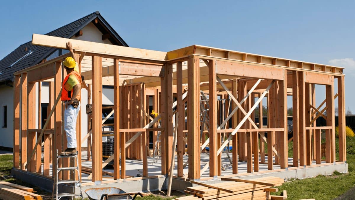 Agrandissement maison ossature bois : les avantages et étapes à connaître en 2026