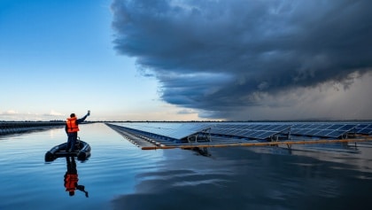 Centrales solaires flottantes : ces effets microclimatiques qui influent sur la production