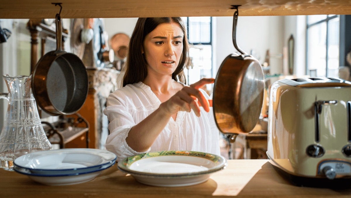 Brocante : casseroles émaillées, carafes
soufflées, plats en céramique… ces trouvailles rétro peuvent
réserver de mauvaises surprises