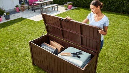 Tenez-vous prêts : ce coffre de jardin à prix
mini arrive chez Aldi dès le 21 mars, et il va faciliter le
rangement extérieur
