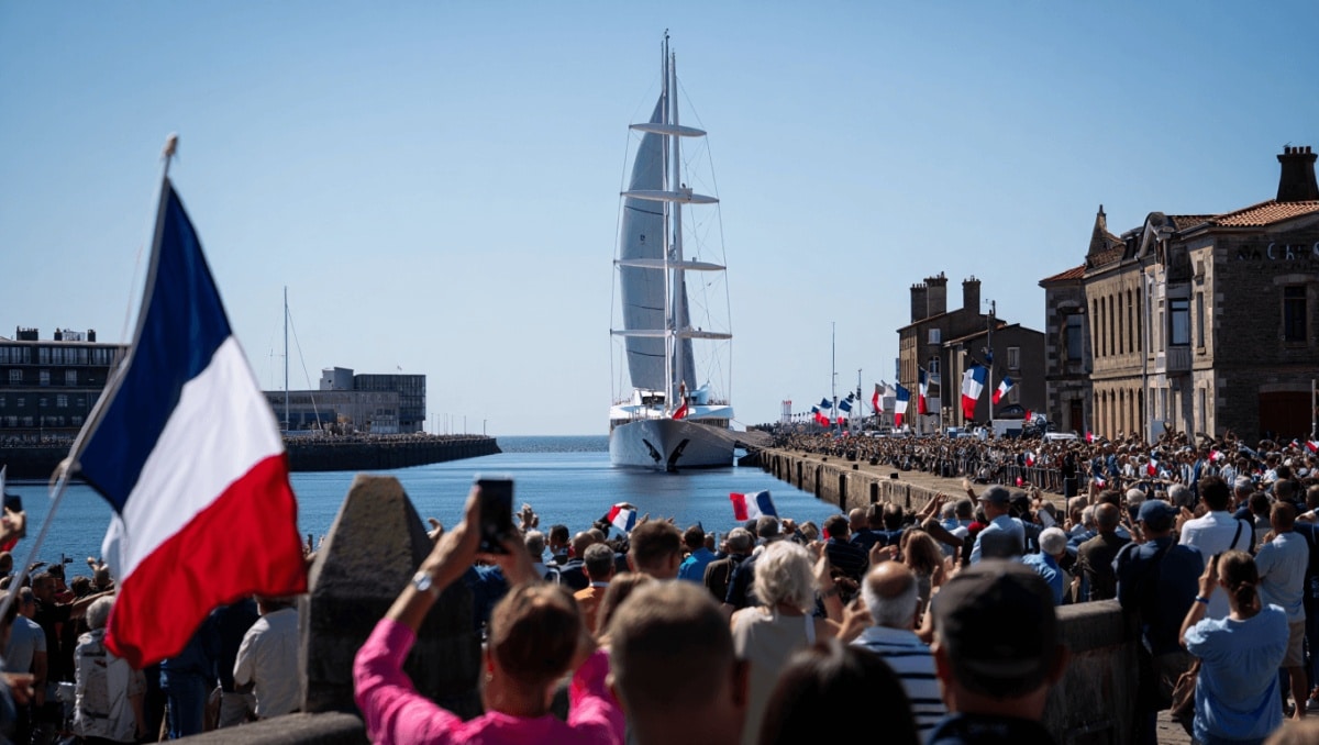 Le plus grand voilier au monde vient de quitter Saint-Nazaire