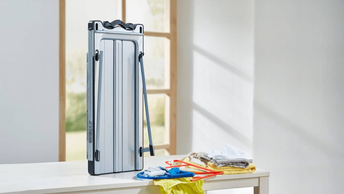 Adieu le séchoir encombrant : Lidl invente
l’étendoir parapluie gain de place qui supporte jusqu’à 50 kg de
linge (et ne coûte que 29 € pour l’équivalent de 2 machines)
