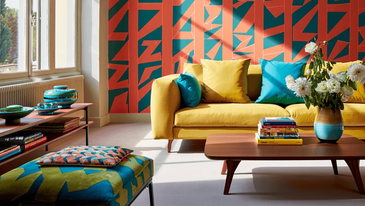 Spirales, couleurs solaires, motifs graphiques…
La nouvelle collection Conforama x Alice Louradour fait entrer
l’art et la couleur dans la maison