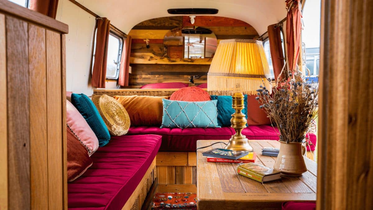 Rénover une caravane en mode rétro-bohème