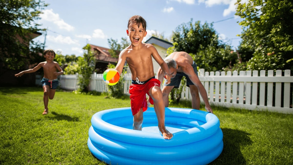 Decathlon : cette piscinette ultra-compacte
s'installe en 2 secondes pour rafraîchir vos enfants cet été !