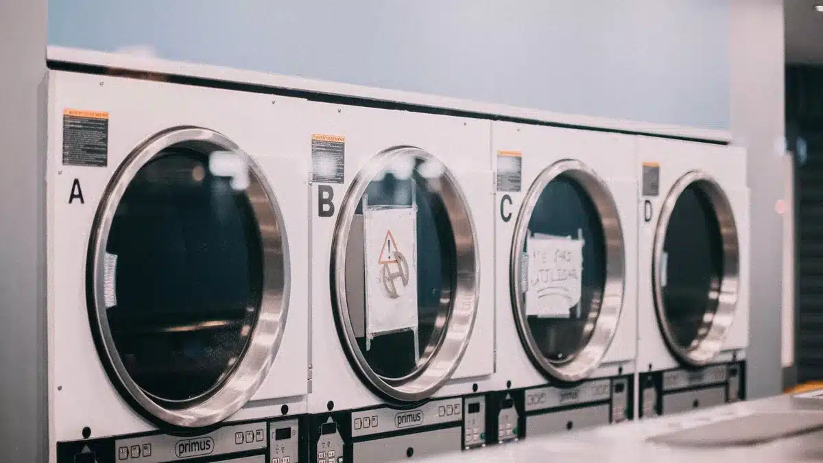 Étiquette énergie d'un appareil électroménager montrant les classes de consommation