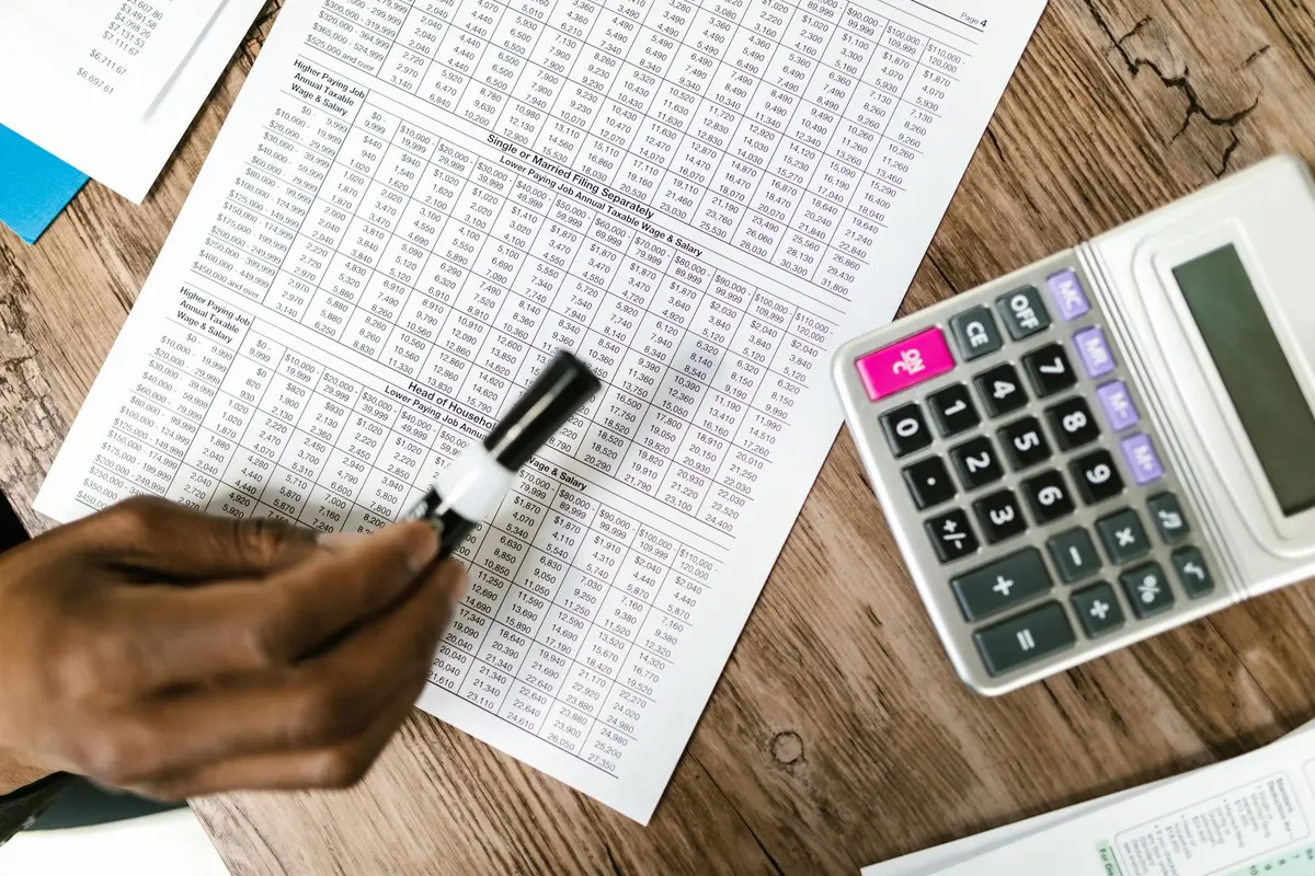 Comparaison de deux sc&eacute;narios fiscaux sur un tableur
