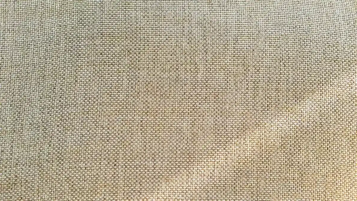 Détail de tissu moiré montrant l'aspect ondulé et chatoyant