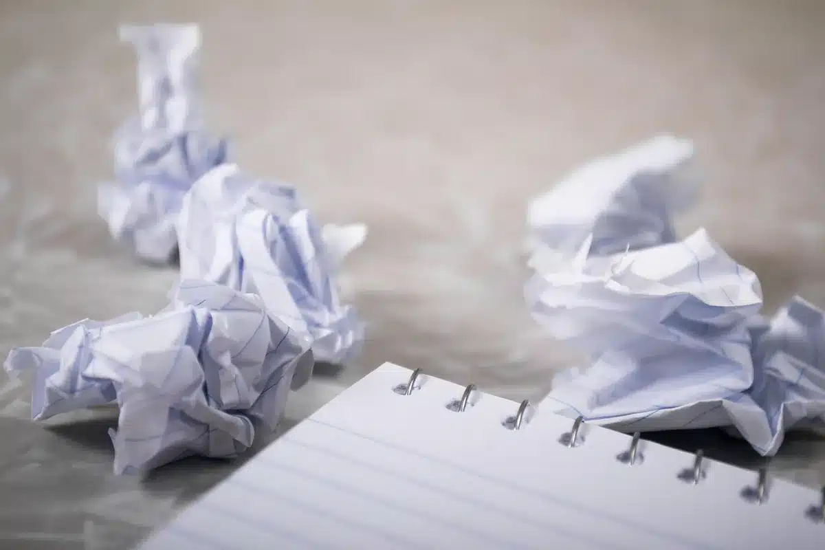 Publications INSEE et factures rassemblées pour justifier une révision de loyer