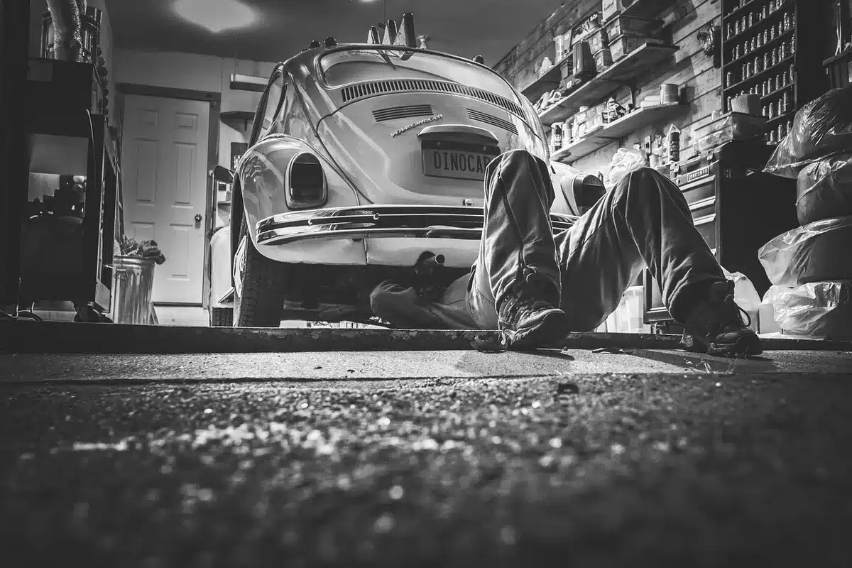 Garage propre vide prêt pour l'état des lieux de sortie
